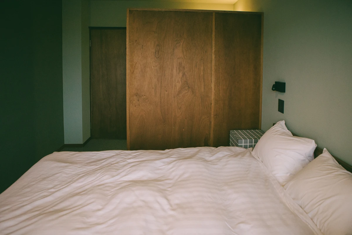SINGLE Room